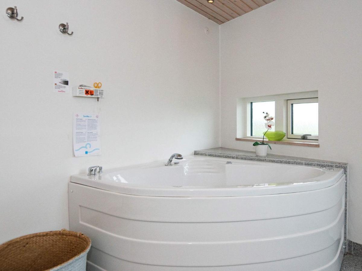 8 Person Holiday Home In Эбельтофт Экстерьер фото